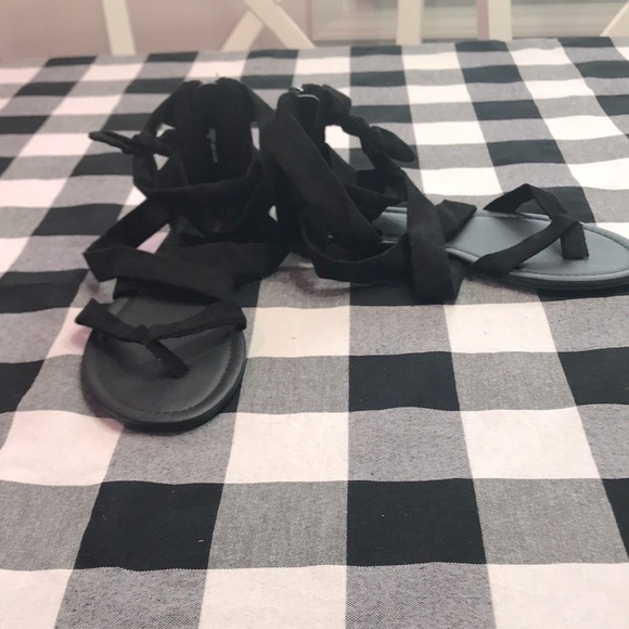 Shoes - NWOT CHRISTIAN SIRIANO BLACK STRAPPY SANDAL. Comes from a smoke-free home.